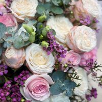 Цветы в коробке для любимой Луанда