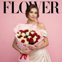 51 красная и белая роза Бразилиа