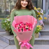 15 рожевих троянд Джумілія Вахау