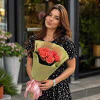 7 коралових троянд Вігоново