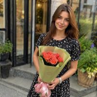 7 коралових троянд Вігоново