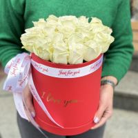 Білі троянди в коробці 19шт Будапешт