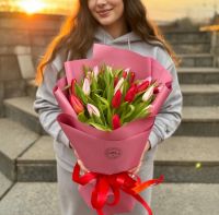 25 red and pink tulips Antalia