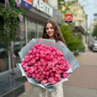 51 розовая пионовидная роза Шарлеруа