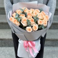 25 cream roses Kamchia