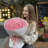 51 рожева троянда Кенія  Шен'ян