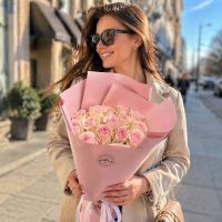 15 pink roses Kenia Ogden