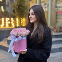 Pink roses in a box 29pcs Varna