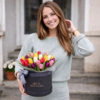 Різнокольорові тюльпани в коробці 45шт Софія