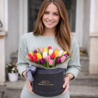 Різнокольорові тюльпани в коробці 45шт Бердичів
