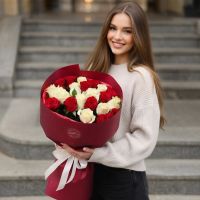 21 красная и белая роза Раздольное