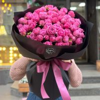 35 рожевих піоновидних троянд  Рі