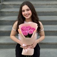 Букет 7 рожевих троянд Бадін