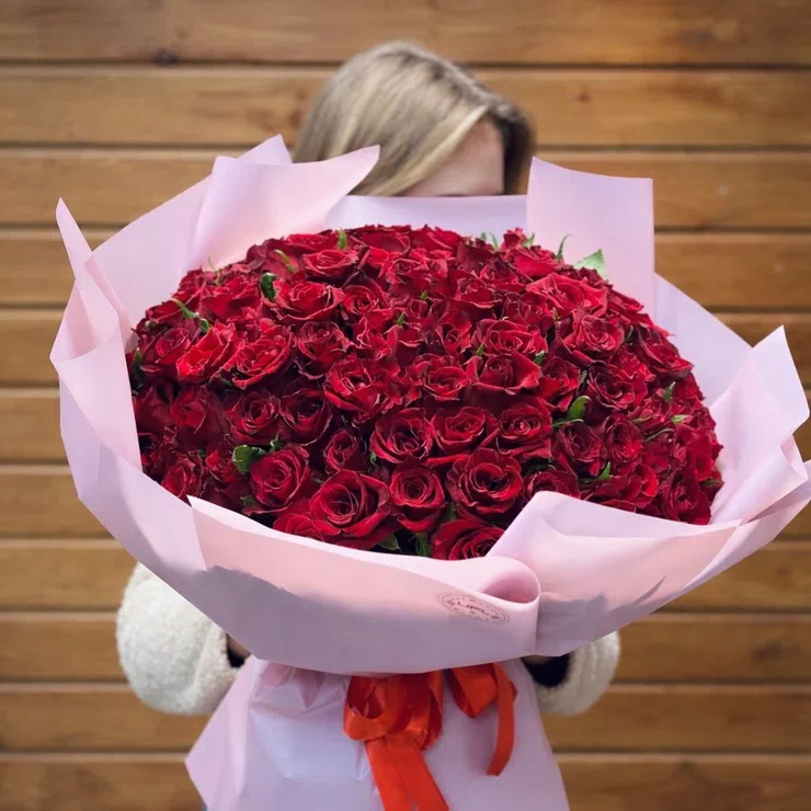Promo! 101 red roses – flower delivery in Benga