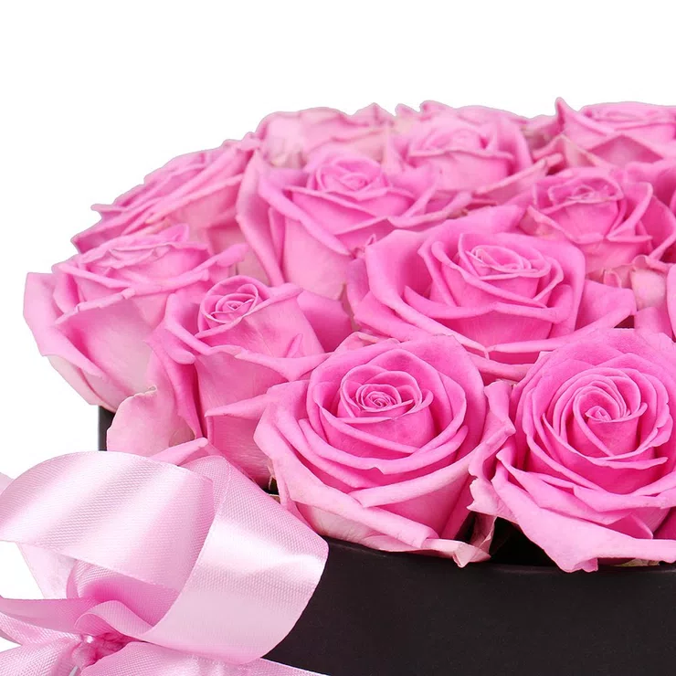 Pink roses in a box – flower delivery in Senaki