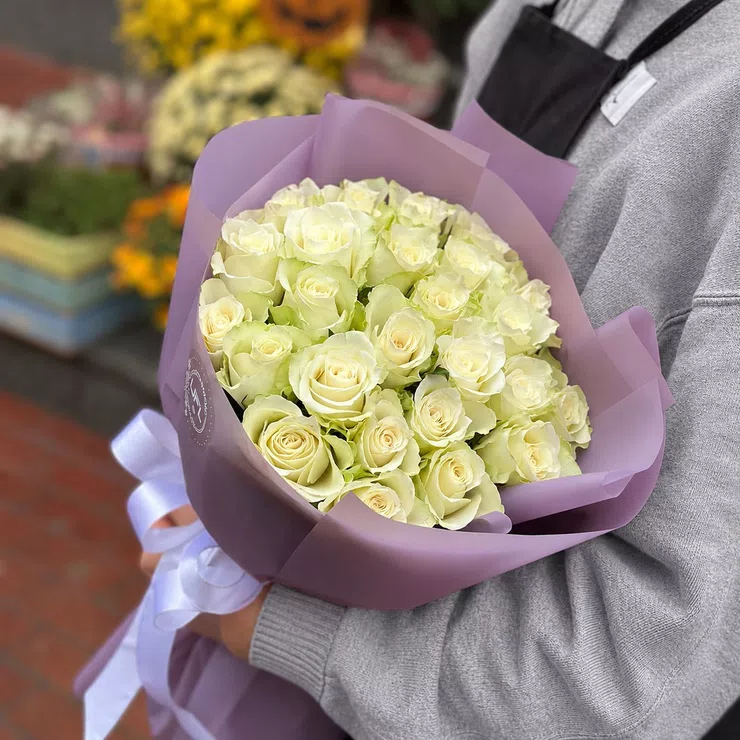 Bouquet 25 white roses – flower delivery in Herzliya