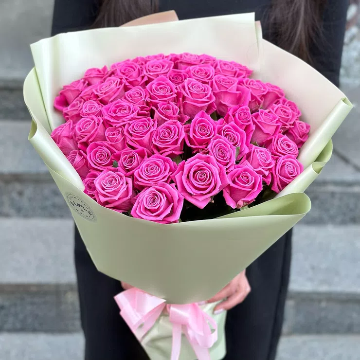 51 pink roses – flower delivery in Tahos