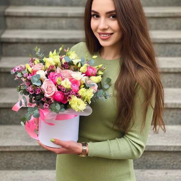 White Flower box Moments – flower delivery in Leskovac