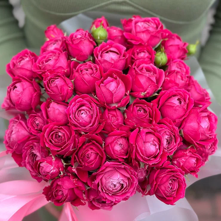 Arrangement roses in a box 11 pcs – flower delivery in Toluka