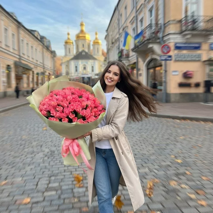 101 coral roses – flower delivery in Goiania