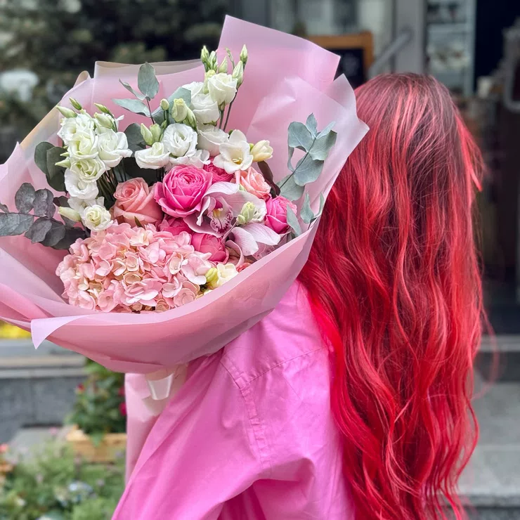 Delicate pink bouquet – flower delivery in Winnipeg
