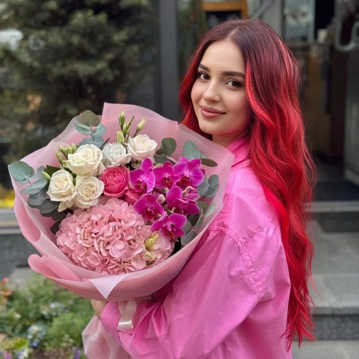 Ніжний рожевий букет – доставка квітів у Джайпур