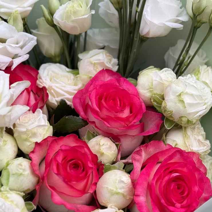 Light mixed bouquet – flower delivery in Hmelnik