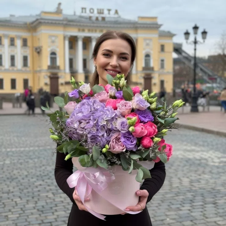 Квіти в коробці Аметист – доставка квітів у Виноградар