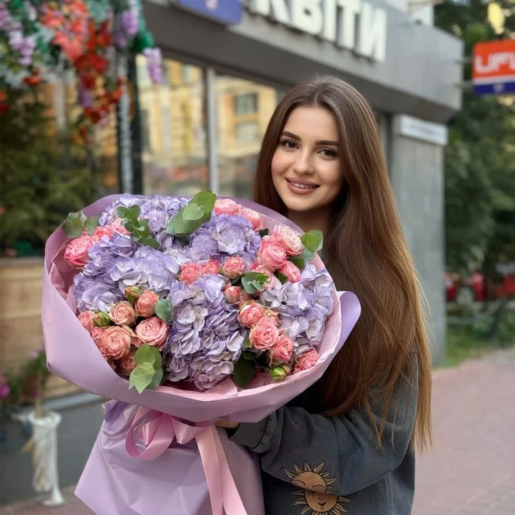 Лавандовий букет гортензій і троянд – доставка квітів у Аранджеловац