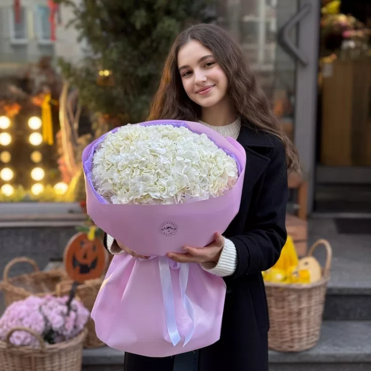 Букет белых гортензий 7шт – доставка цветов в Враца
