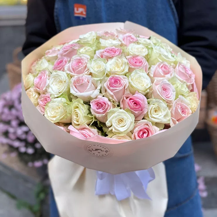 51 pink and white roses Kenia – flower delivery in Kyiv - Teremki