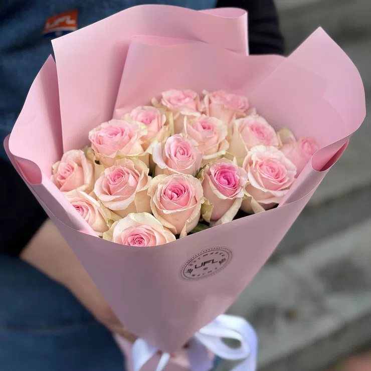 15 pink roses Kenia – flower delivery in Kiev - Shevchenko district
