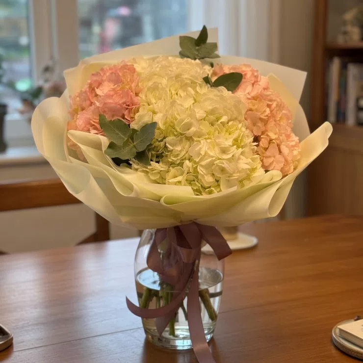 Bouquet of 7 tender hydrangeas – flower delivery in El Dorado Hills