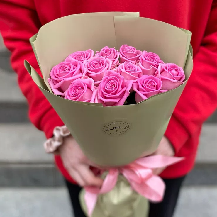 11 pink roses – flower delivery in Phuket