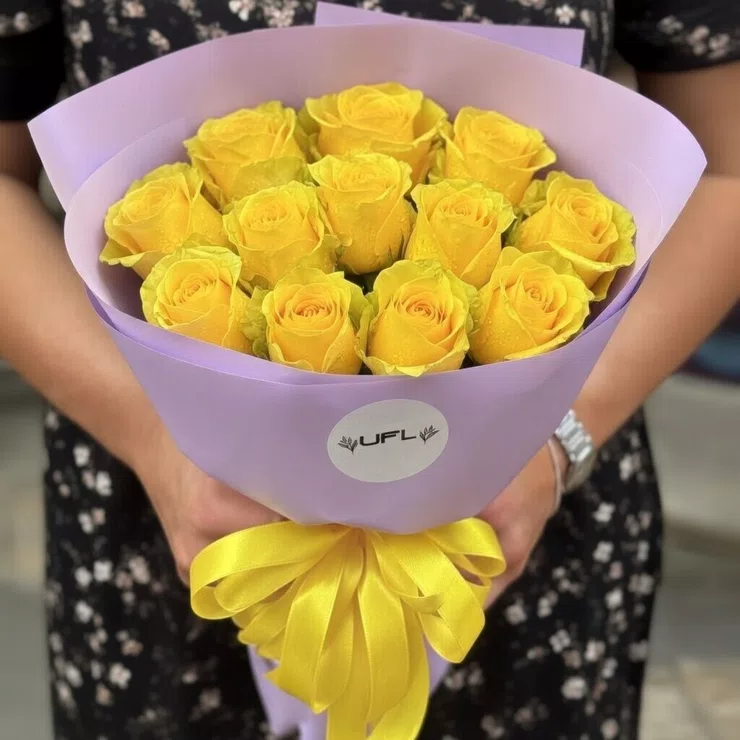 April 7 yellow roses – flower delivery in Lushnje