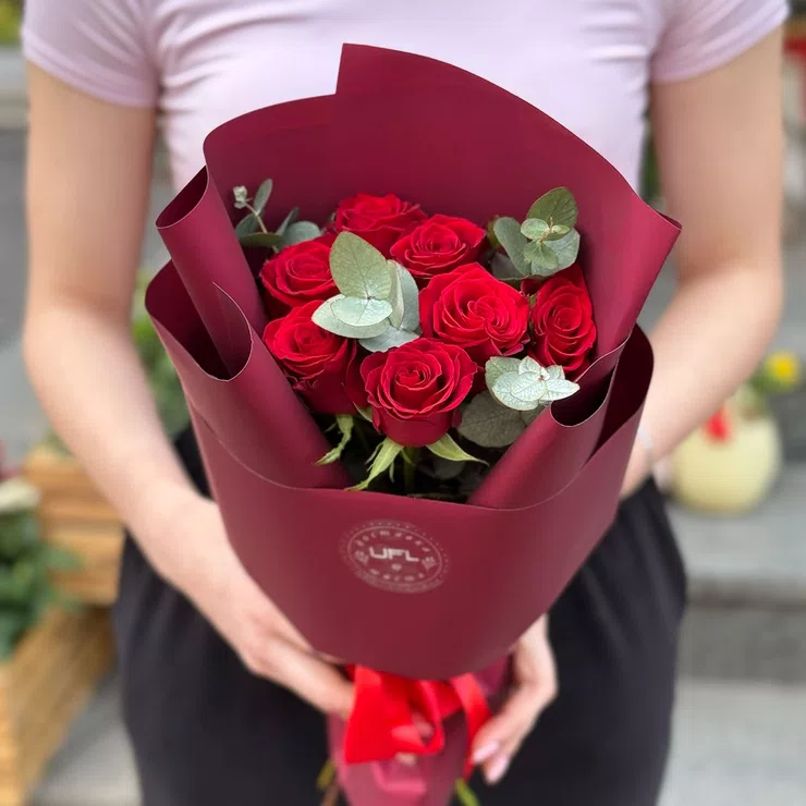 7 red roses – flower delivery in Antonovka