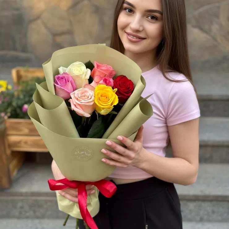7 разноцветных роз – доставка цветов в Протарас