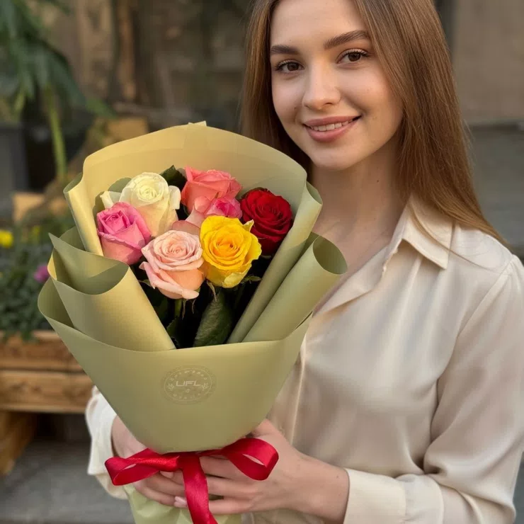 7 multi color roses – flower delivery in Torquay
