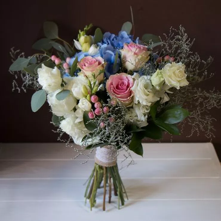 Aquamarine dreams – flower delivery in Guernsey