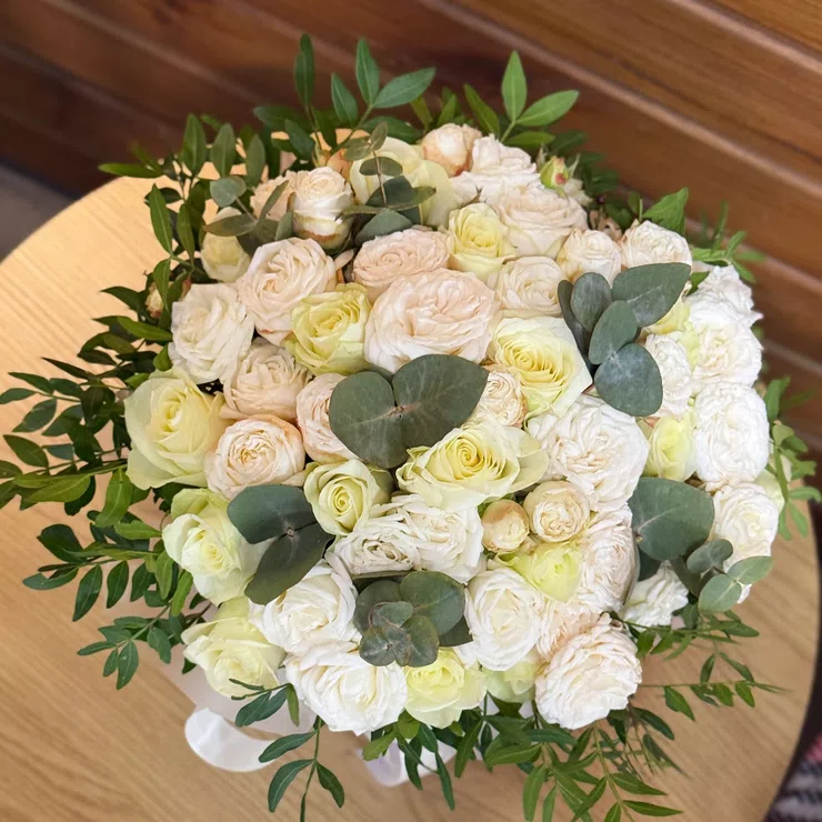Cloud lightness – flower delivery in Bukhara