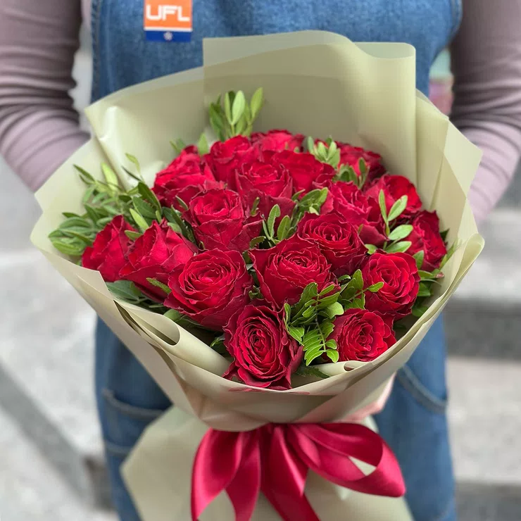 Bouquet Red roses 19 pcs – flower delivery in Bloxham