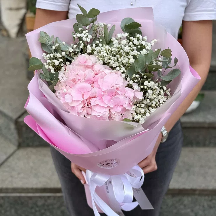 Bouquet with Hydrangea Pink Happiness – flower delivery in Arad