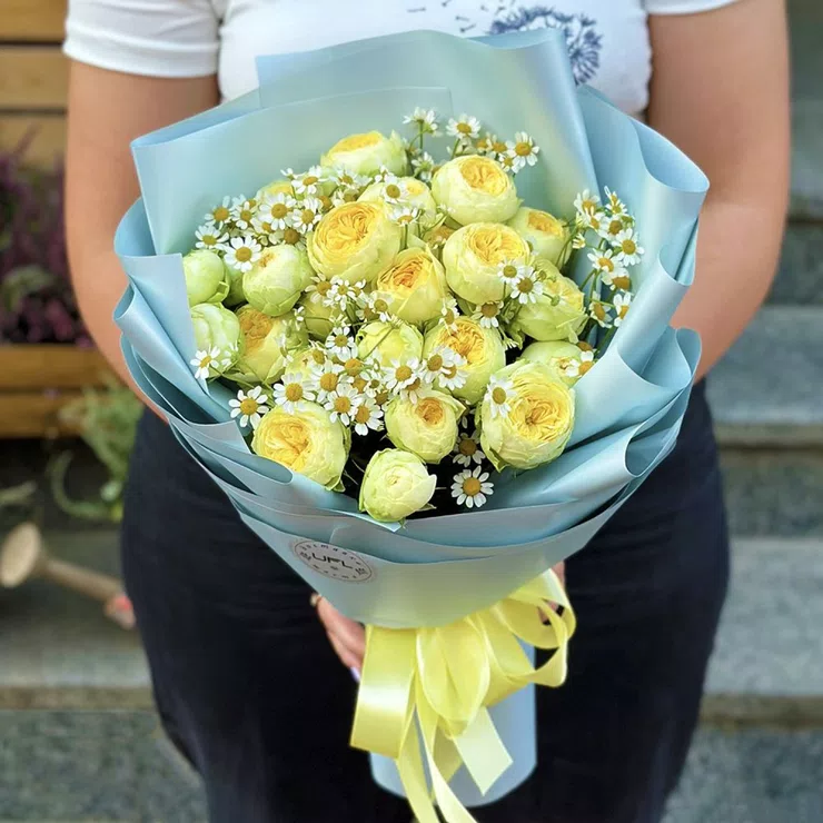Summer smile Yellow spray roses 9pcs – flower delivery in Minneapolis