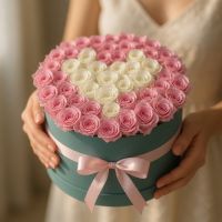 Розы в коробке Сердечный сюрприз 35шт Эйлат