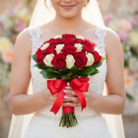 Букет троянд на весілля Шіреуци