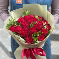 Букет червоних троянд 19 шт Джидда