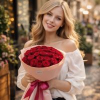 Букет з 25 червоних троянд Бітола