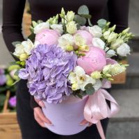 Букет в коробке Гортензия и пионы Мюнхен