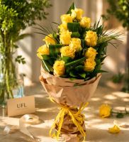 Golden music Yellow roses 13pcs Buharest