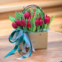 25 червоних тюльпанів - Весняне кохання Рованці